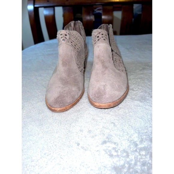 VINCE CAMUTO Taupe Suede Lasercut Side Design Back Zipper Ankle Bootie - Picture 3 of 9